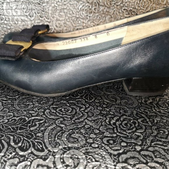 Vintage Salvatore Ferragamo shoes Authentic NAVY Classic Pump Style Size 8 Italy - Picture 2 of 8
